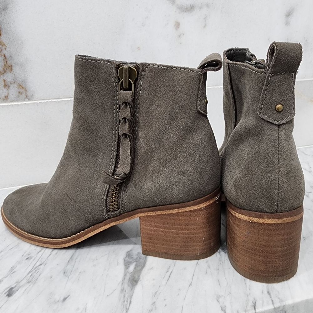 BP Tan Suede Booties| Braided Zipper| Block heel| Comfortable| Leather Size 5.5M